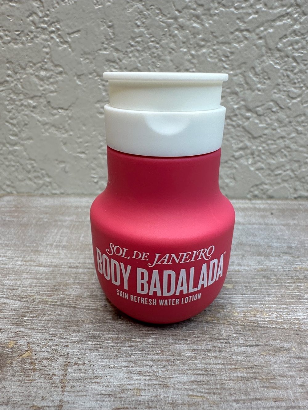 $7 🌙 Sol de Janeiro Body Badalada Skin Refresh Water Lotion - Hot Pink